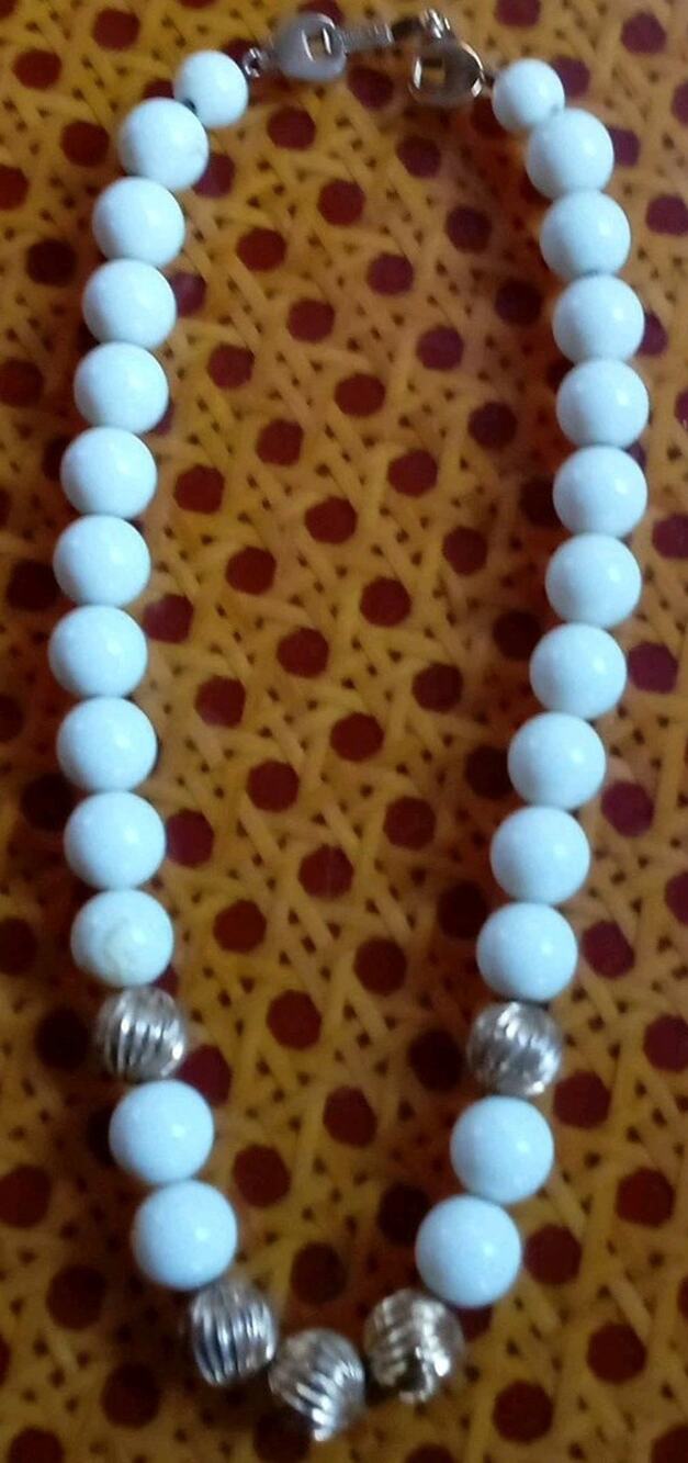 Vintage Monet Pearl And Gold Necklace 15 In